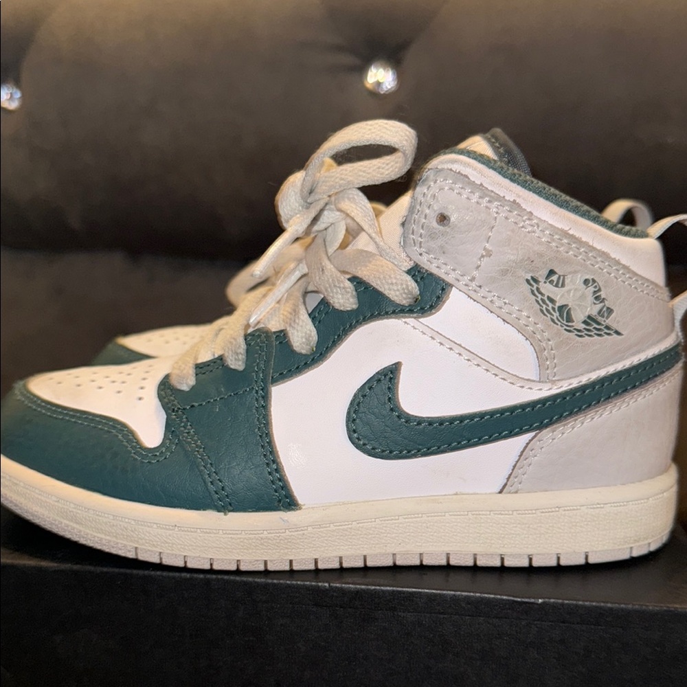 Jordan Kids Sneakers - Green and White - Picture 6 of 6